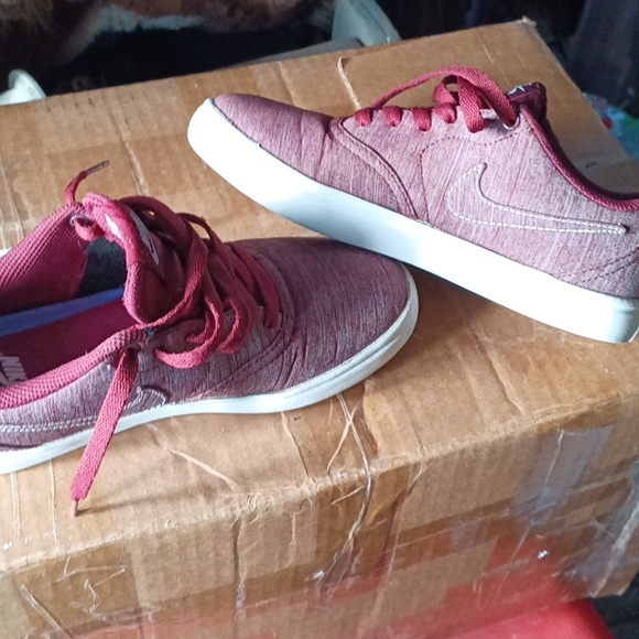 Boy sneakers Nike size 4.5 size 6.5 women - Picture 5 of 5